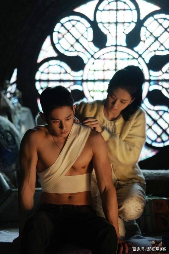 韩剧霜花居花絮,幕后花絮揭秘，明星们的甜蜜与泪水